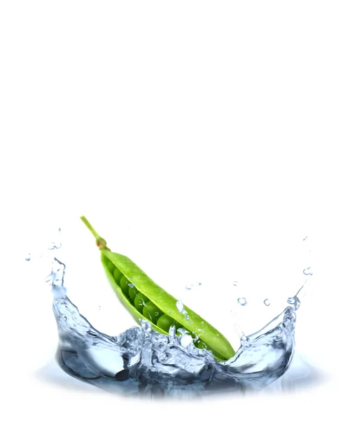 Fresh pea dropped into a water — Stock Photo, Image