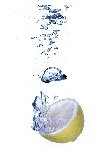 Färsk citron splash — Stockfoto