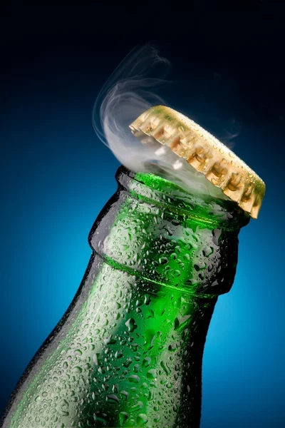 Opening of beer cap — Stock Photo, Image