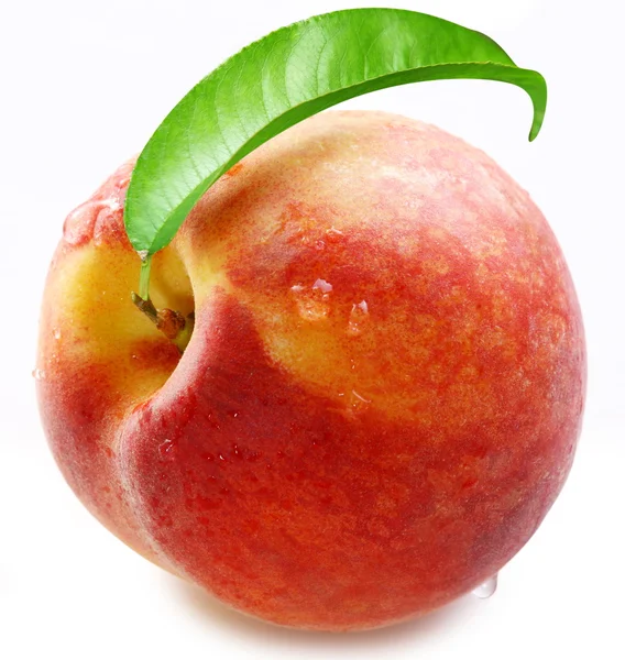 Ripe peach with a leaf. — Stock Photo, Image