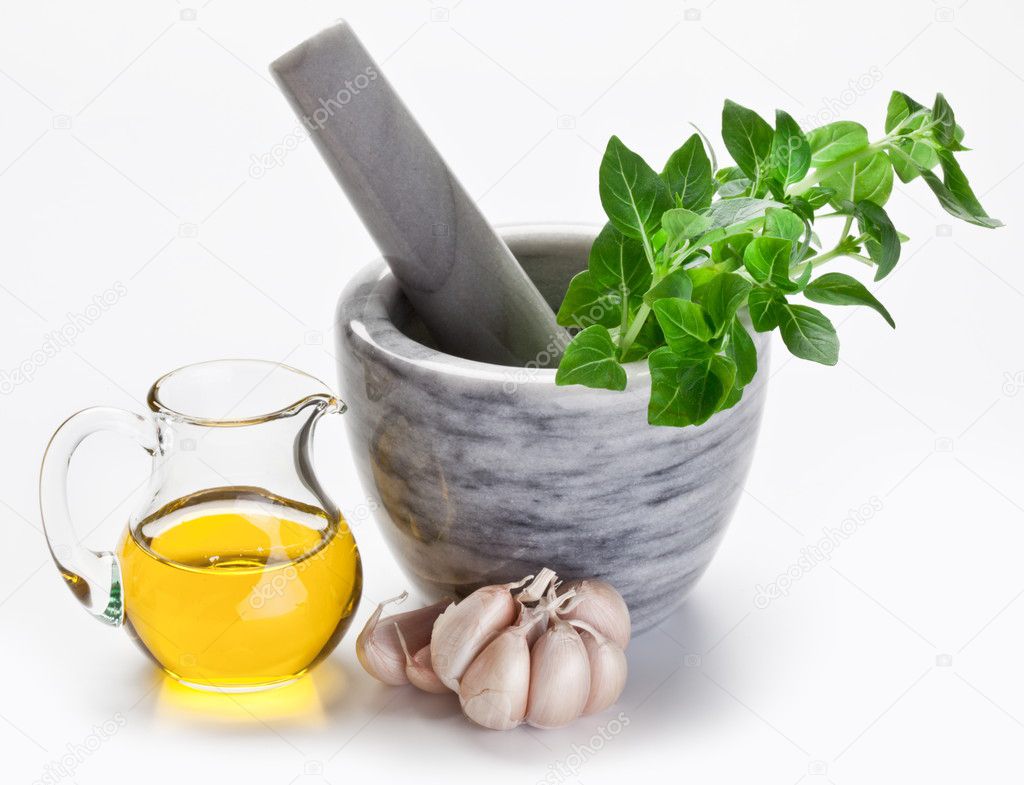 Mortar with pestle and basil herbs and olive oil. — Stock Photo