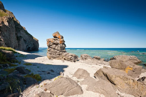 Güzel kayalık plaj — Stok fotoğraf