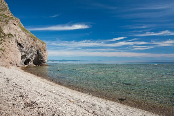 Bella spiaggia rocciosa — Foto Stock