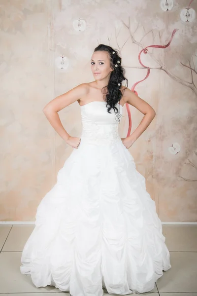 白の美しい幸せな花嫁 — ストック写真