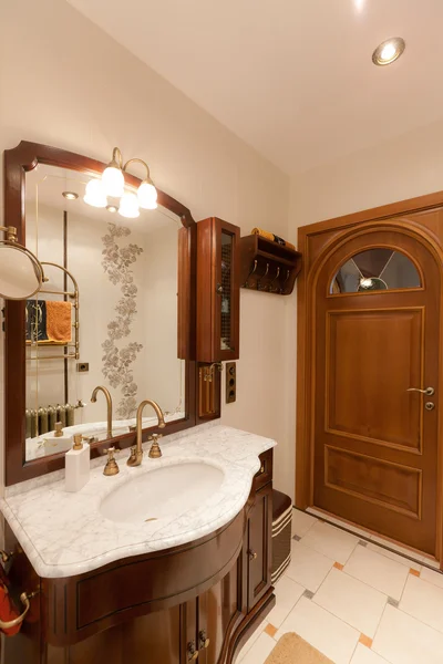 Nowoczesne łazienki w jasnych kolorach — Zdjęcie stockowe