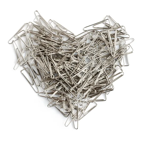 Concepto de amor de papelería. Corazón en forma de grapas de fondo . — Foto de Stock