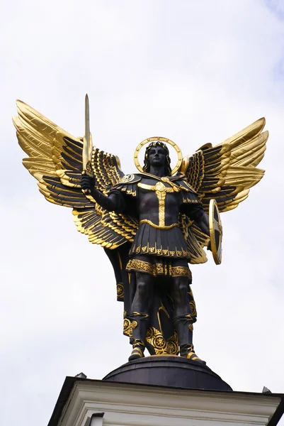 Monumento a Arkhistratigu a Miguel en Kiev — Foto de Stock