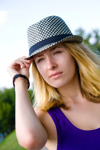 Dívka v klobouku — Stock fotografie