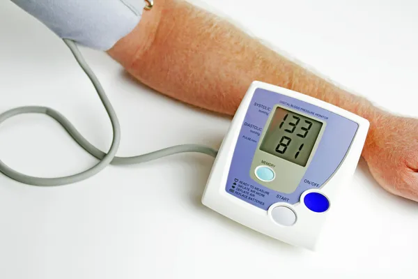 Monitorizarea tensiunii arteriale — Fotografie, imagine de stoc