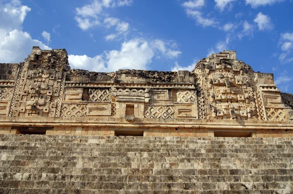 Храм и лестница — стоковое фото