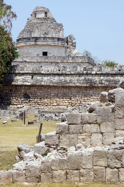 Caracol i ruiny — Zdjęcie stockowe