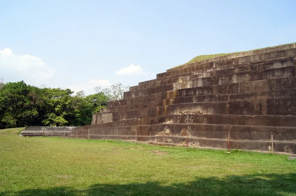 Piramidy w tazumal — Zdjęcie stockowe