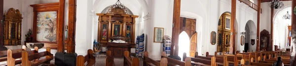 Dentro da igreja em Chaichuapa — Fotografia de Stock