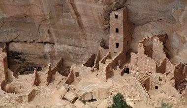 Evi kare kule, mesa verde