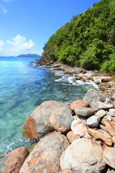 Línea costera rocosa en Tortola — Foto de Stock