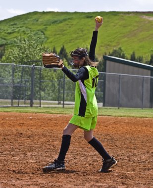 Kız softball sürahi