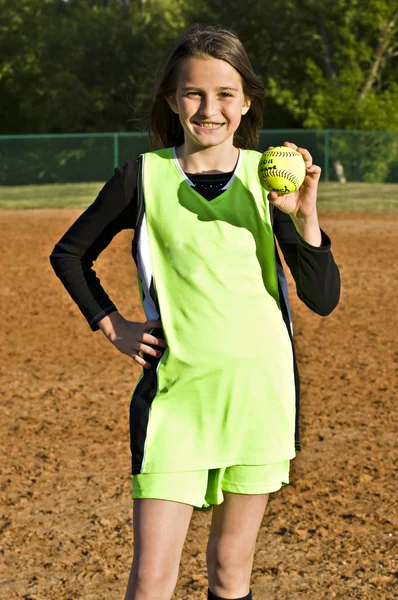 Dívka softball hráč — Stock fotografie
