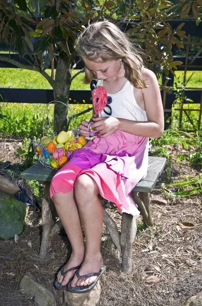 Roztomilá dívka na Velikonoce — Stock fotografie