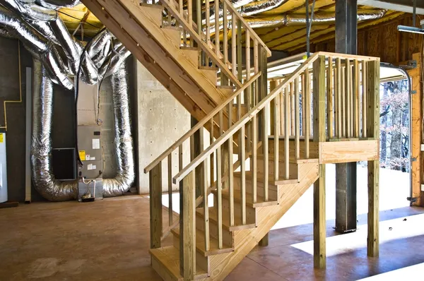 Bodrum ve garaj iç, adımları ve kanal çalışması — Stok fotoğraf
