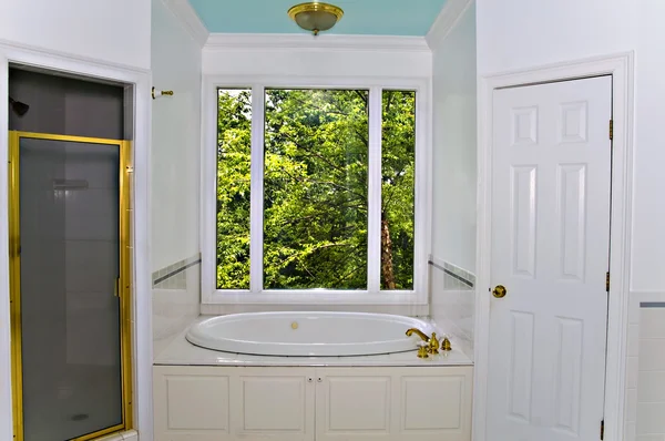 Casa de banho branca Interior — Fotografia de Stock