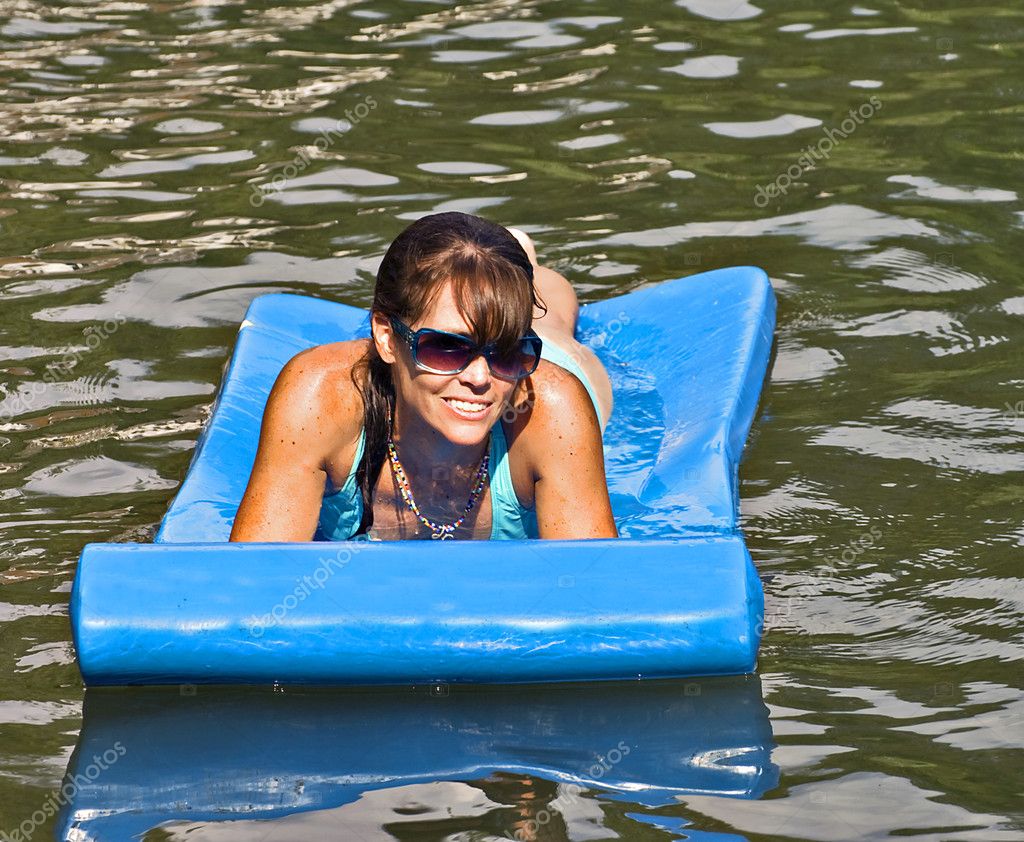 Pretty Woman Floating in Water — Stock Photo © noonie 6180844