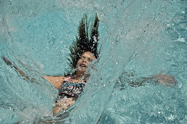 Girl Splashing into Water — Stockfoto