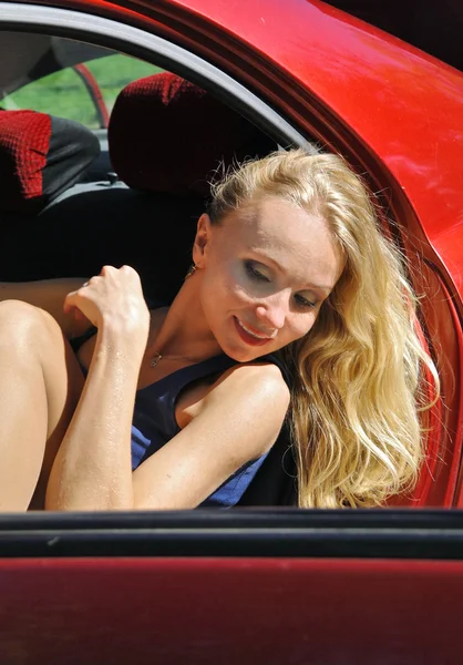 The girl the blonde in the red car in the summer, Moscow — Stock Photo, Image