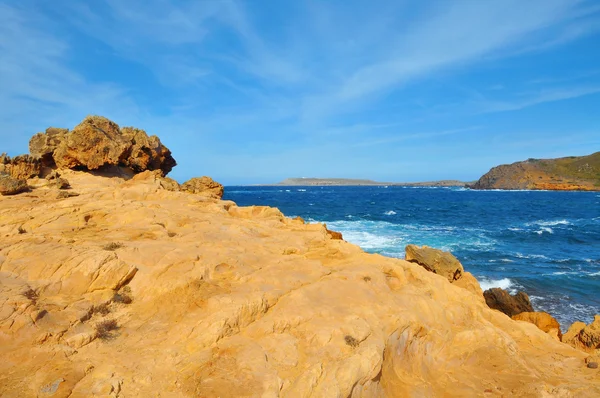 Widok z plaży binimela w wakacje, Majorka, Hiszpania — Zdjęcie stockowe