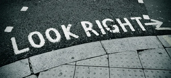 Signe Look Right — Photo
