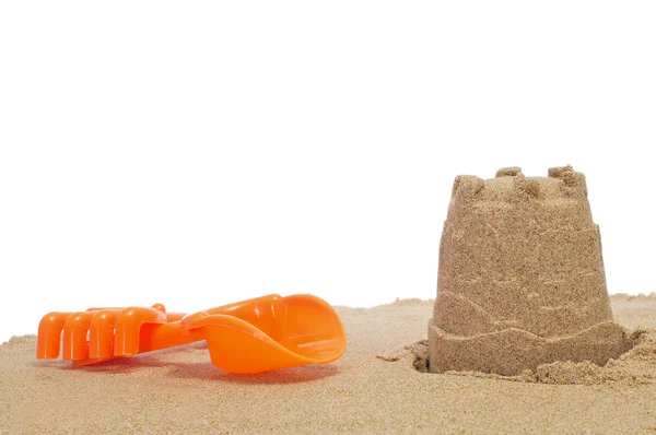 Castello di sabbia, pala e rastrello — Foto Stock