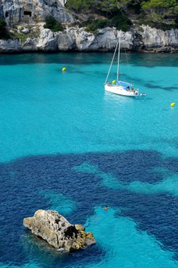 menorca, Balear Adaları, İspanya bir Beach'te tekne