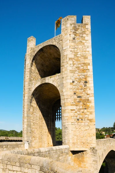 Středověký most v besalu, Španělsko — Stock fotografie