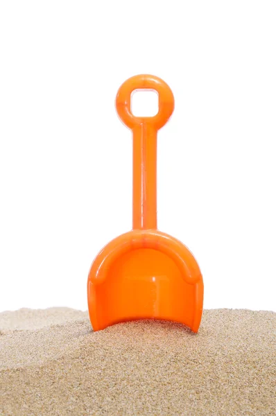 Pá de praia na areia — Fotografia de Stock