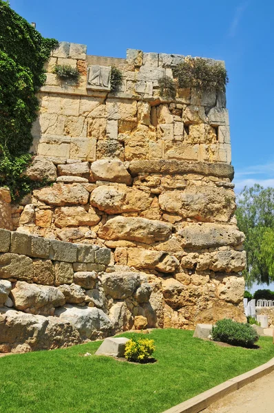 Minerva turm in monumentalen römischen mauern in tarragona, spanien — Stockfoto