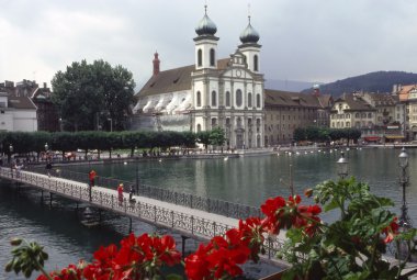 Cizvit Kilisesi, lucerne