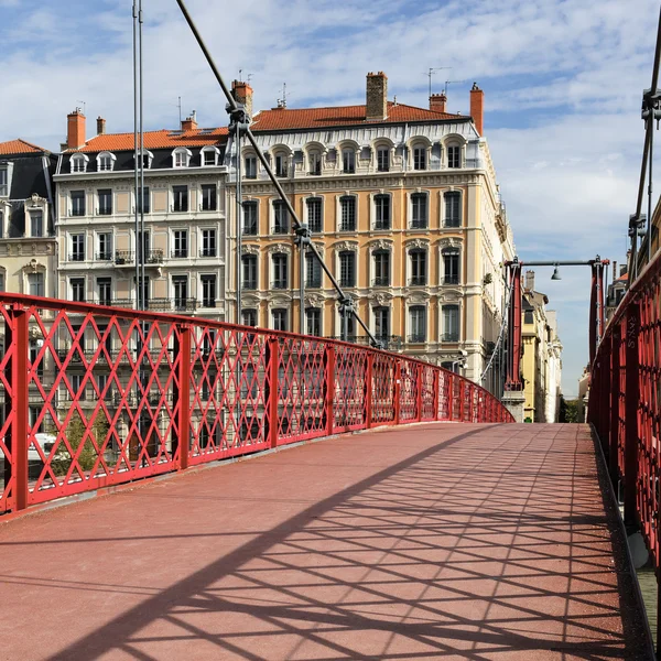 On the red footbridge — Stock Photo, Image