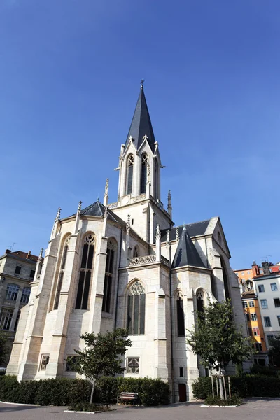교회와 푸른 하늘 — 스톡 사진