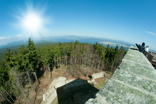 Uitzicht vanaf de toren van het oude kasteel — Stockfoto