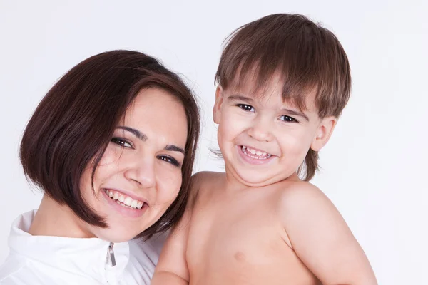Gelukkig lachend moeder en zoon — Stockfoto