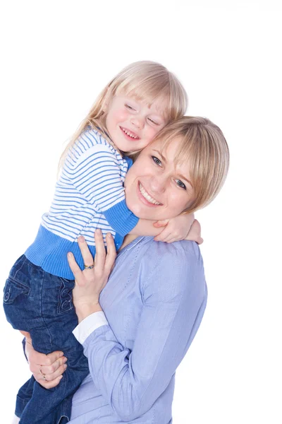Glada leende mamma och barn omfattar — Stockfoto
