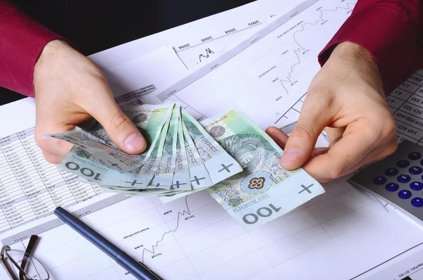 Hände zählen Geld — Stockfoto