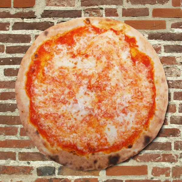 Pizza margherita — Photo