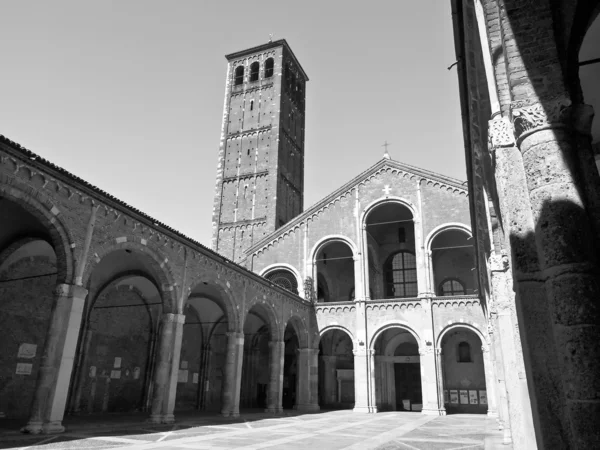 Sant ambrogio kerk, Milaan — стокове фото
