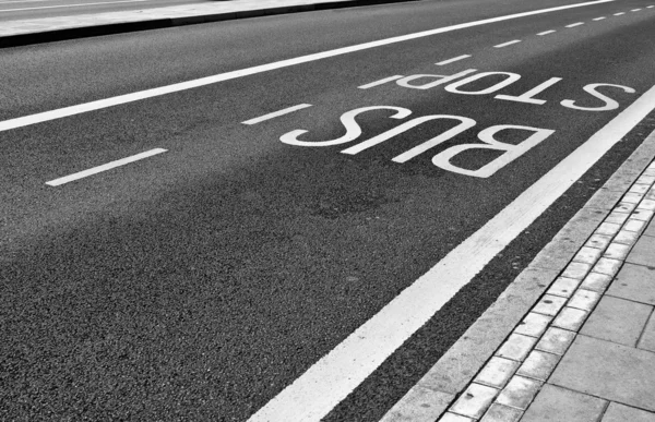 Bus stop ondertekenen — Stockfoto