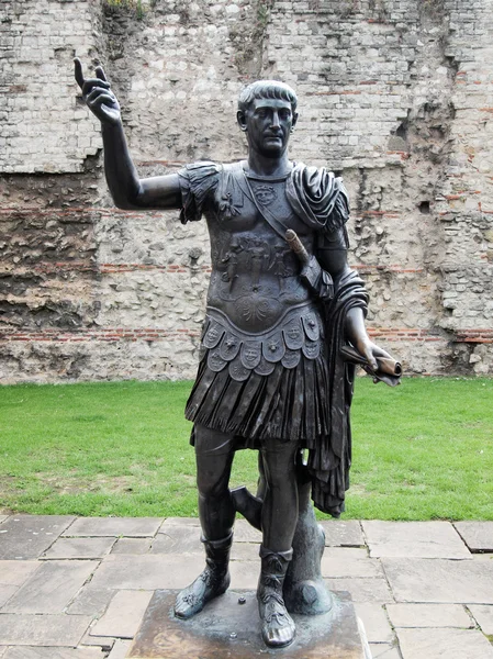 Kaiser Trajan Statue — Stockfoto