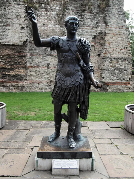 Статуя императора Траяна — стоковое фото