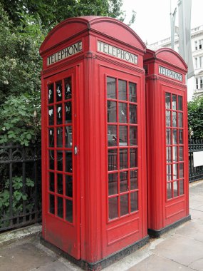 Londra telefon kulübesi