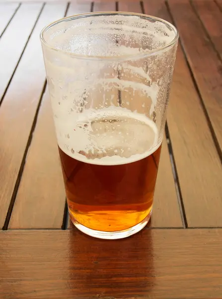 Bier drinken — Stockfoto