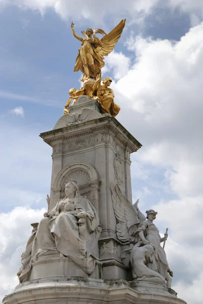 Reine victoria fontaine mémorial Londres — Photo