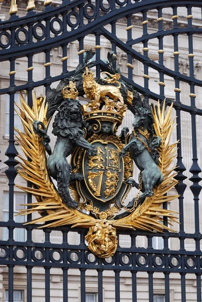 Buchingham palace gate crest — Stock Photo, Image
